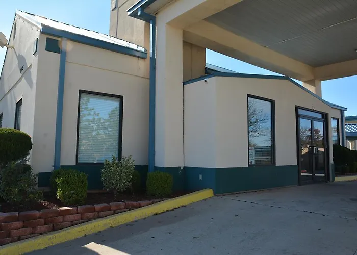 Lincoln Inn Express Hotel And Suites